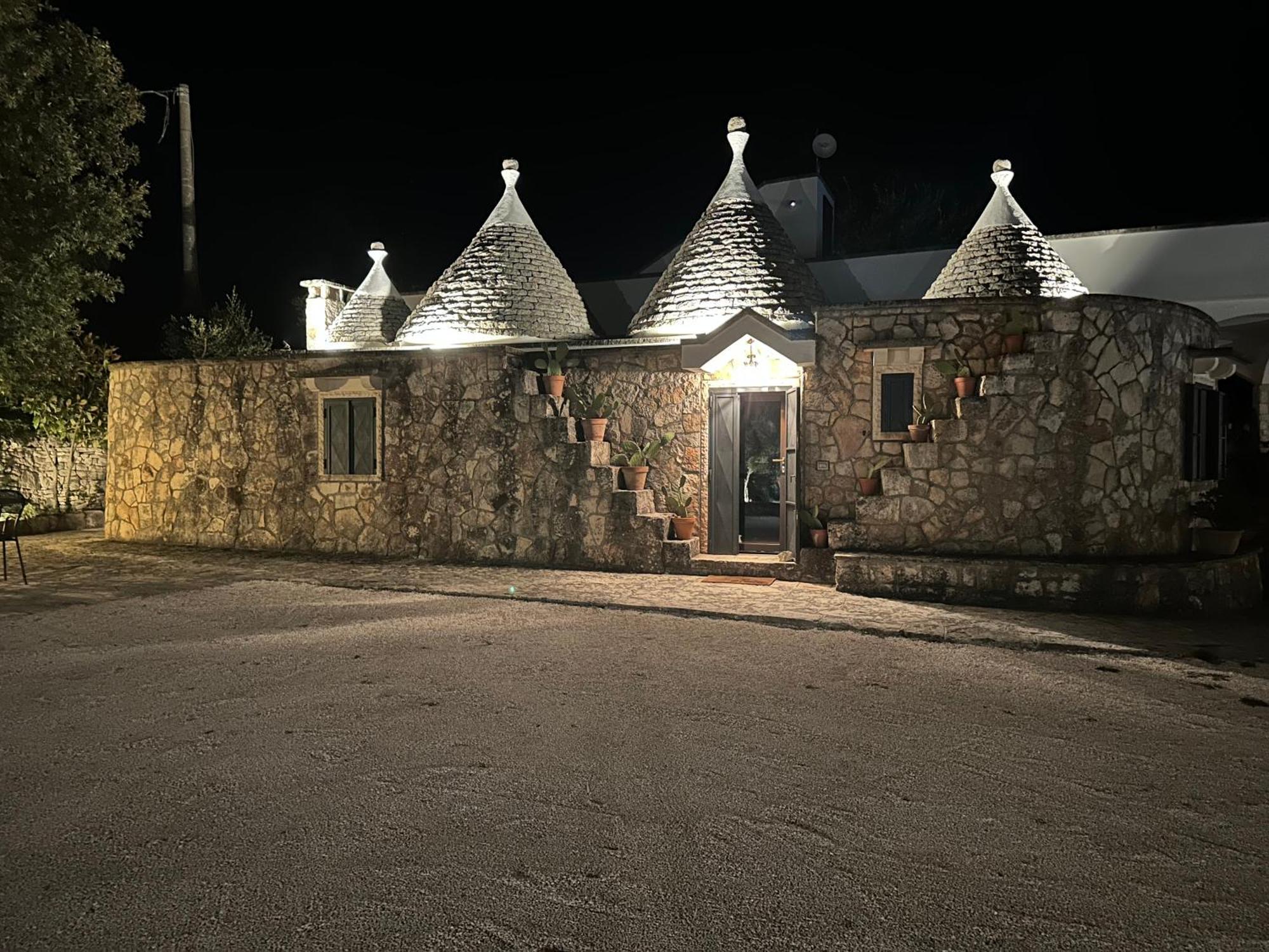 Trulli Santa Maria Odegitria Relais Guest House Остуни Екстериор снимка