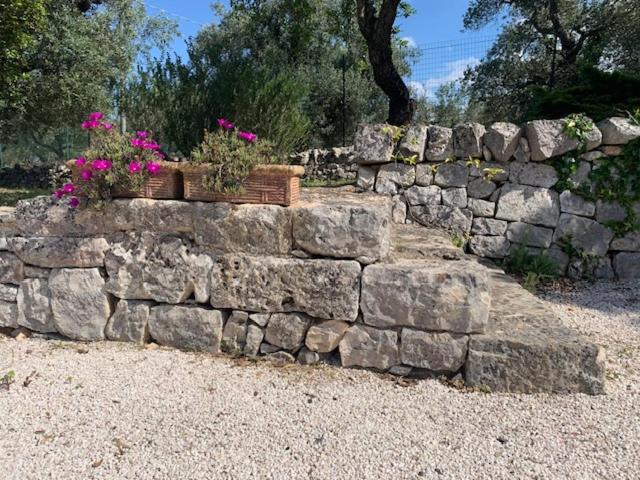 Trulli Santa Maria Odegitria Relais Guest House Остуни Екстериор снимка