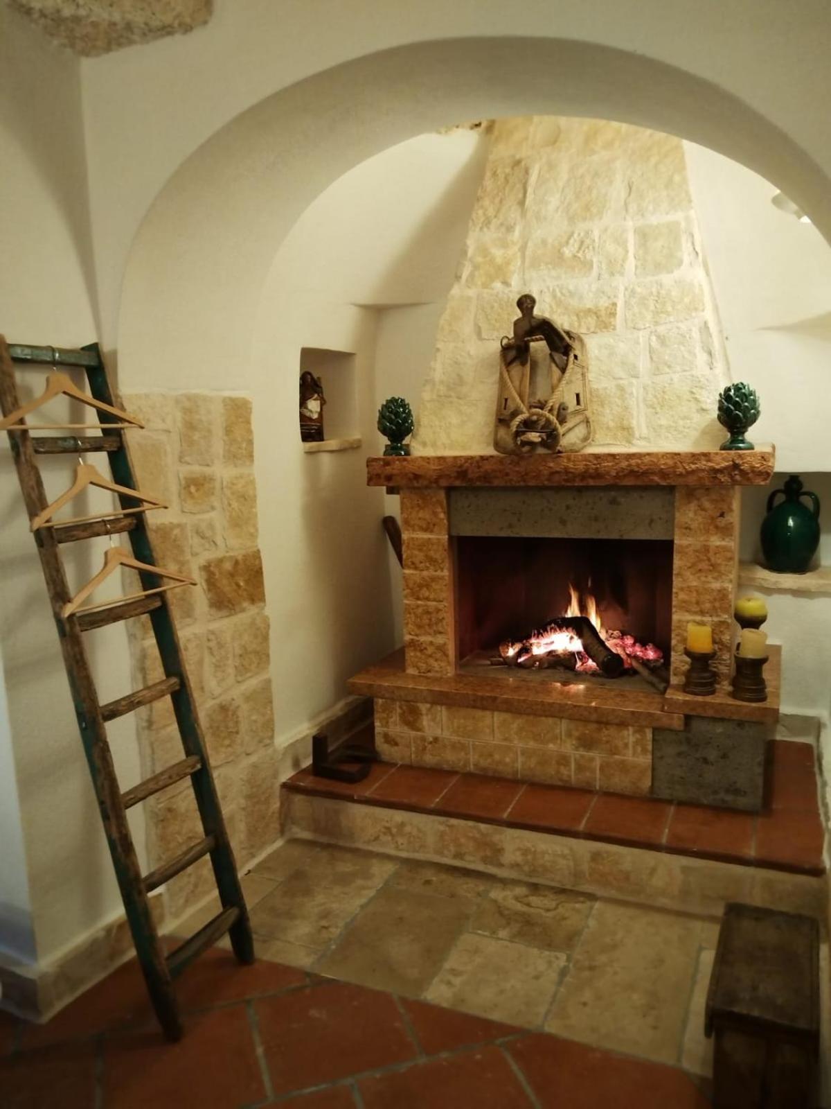 Trulli Santa Maria Odegitria Relais Guest House Остуни Екстериор снимка