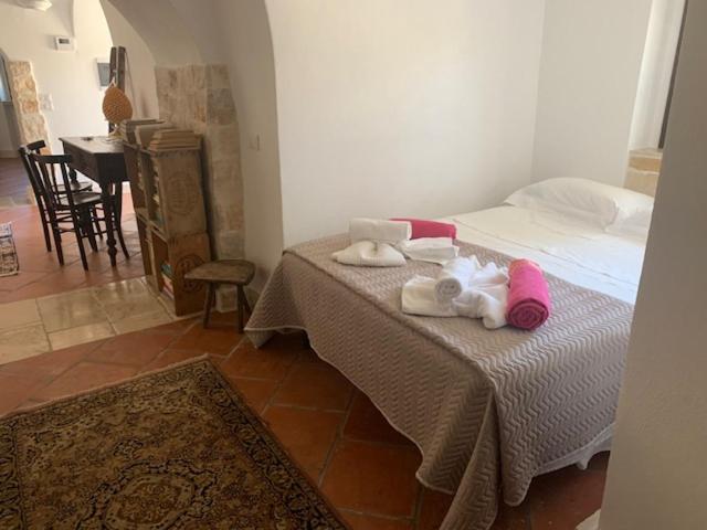Trulli Santa Maria Odegitria Relais Guest House Остуни Екстериор снимка
