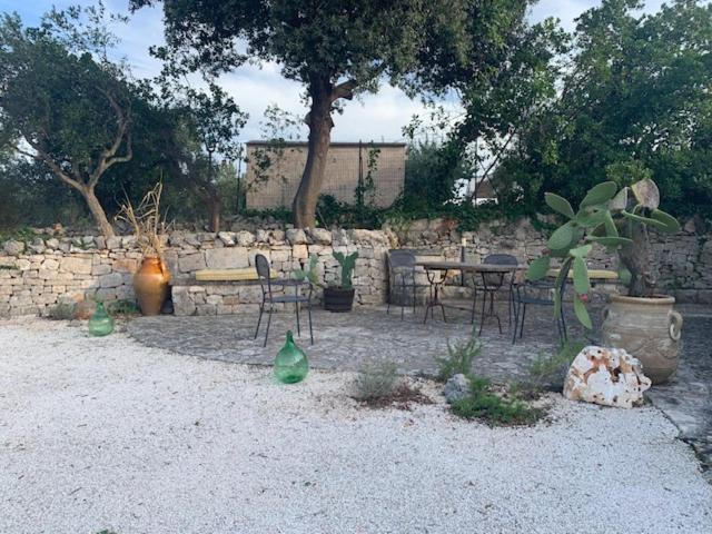 Trulli Santa Maria Odegitria Relais Guest House Остуни Екстериор снимка
